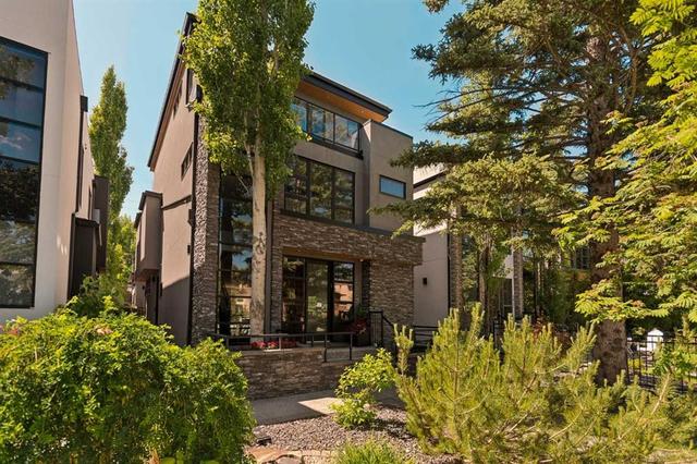 3923 15A Street SW Calgary, AB T2T 4C8