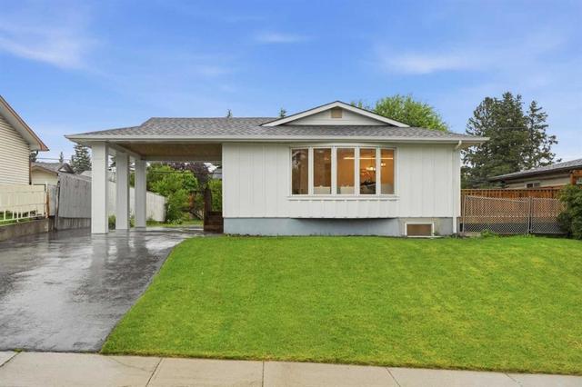 908 Stonehaven Road SW Calgary, AB T2W 0P6