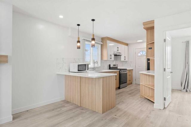 424 Penbrooke Crescent SE Calgary, AB T2A 3T7