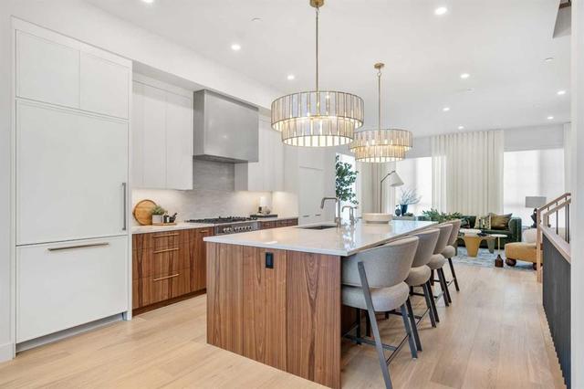 44 Greenwich Heath NW Calgary, AB T3B 6P3