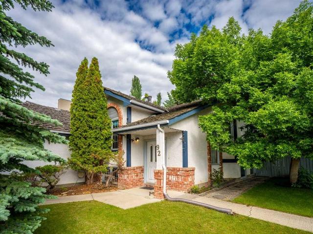 92 Scandia Hill NW Calgary, AB T3L 1T9