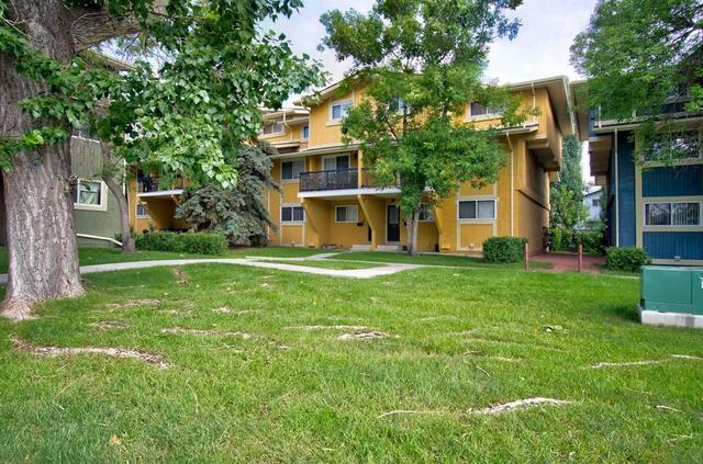 106-2200 Woodview Drive SW Calgary, AB T2W 3N6