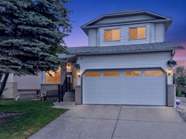 70 Pasadena Gardens NE Calgary, AB T1Y 6M8