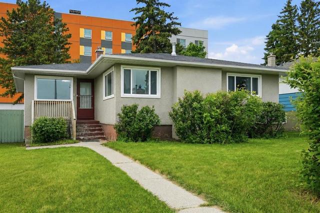 111 42 Avenue NE Calgary, AB T2E 2N5