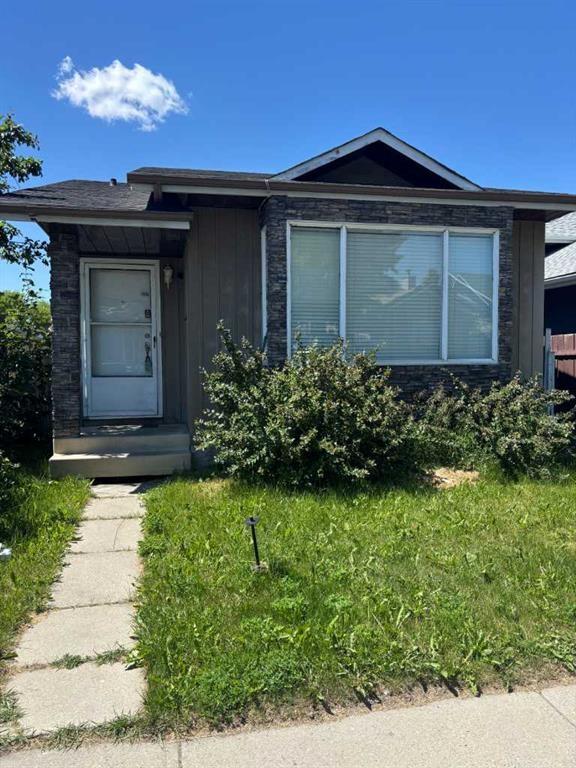 31 Martindale Close NE Calgary, AB T3J 2V2