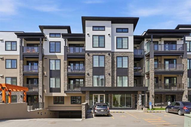 2405-2117 81 Street SW Calgary, AB T3H 6H5