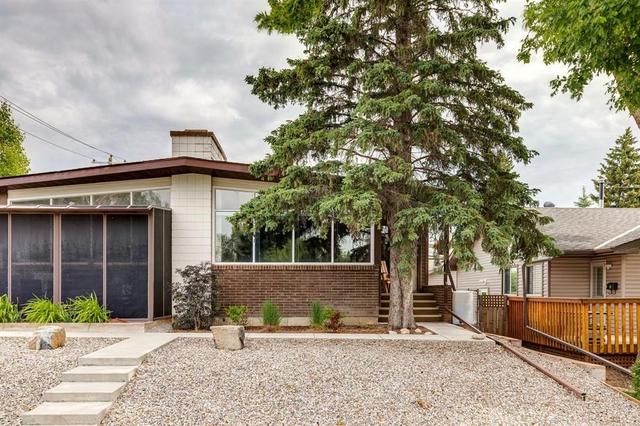 2144 Chilcotin Road NW Calgary, AB T2L 0X1