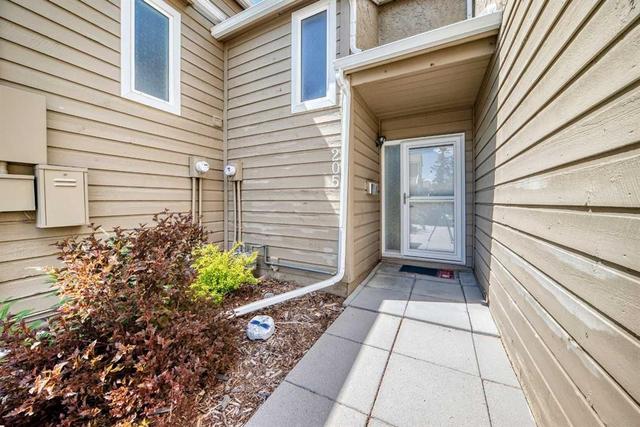 205-829 Coach Bluff Crescent SW Calgary, AB T3H 1B1