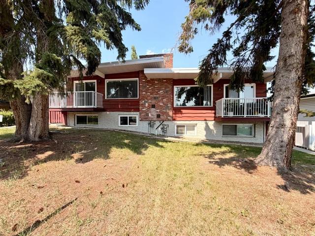11129 - 11131 Sacramento Drive SW Calgary, AB T2W 0J5