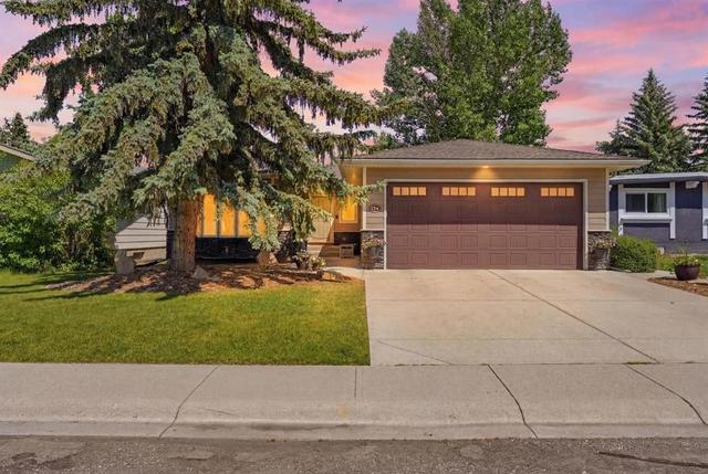 124 Cantrell Place SW Calgary, AB T2W 1X2