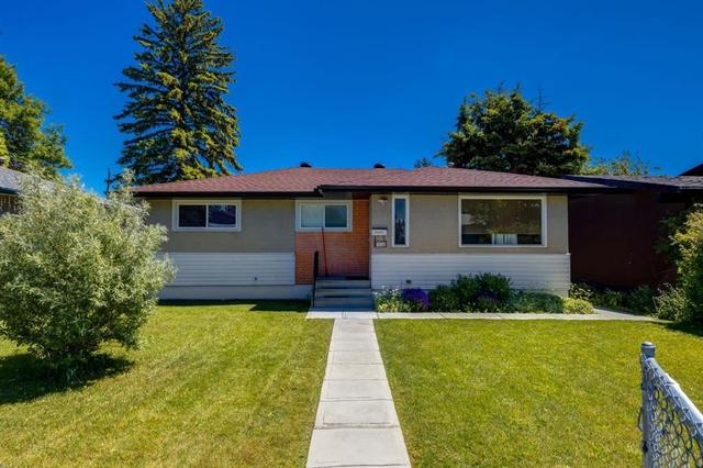 2024 43 Street SE Calgary, AB T2B 1H4