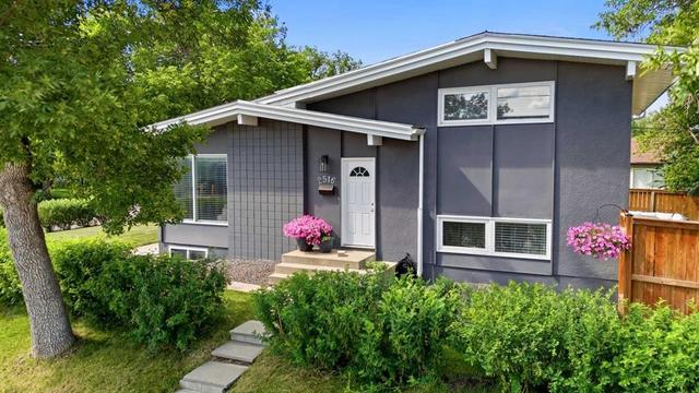 2516 63 Avenue SW Calgary, AB T3E 5J5
