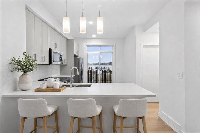 302-30 Rochester View NW Calgary, AB T3L 0M8