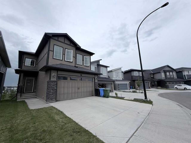 300 Carringvue Place NW Calgary, AB T3P 2A5