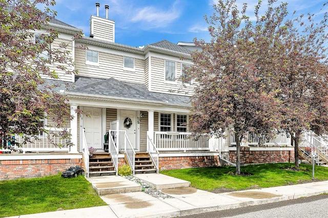 86 Country Village Gate NE Calgary, AB T3K 0L5
