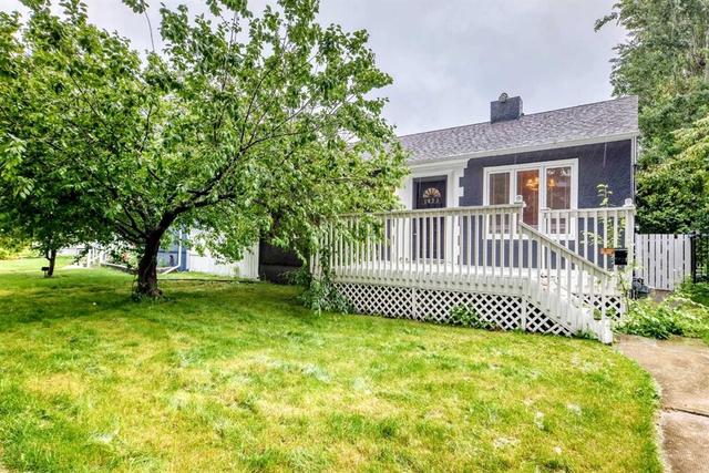 1623 6A Street NW Calgary, AB T2M 3H1