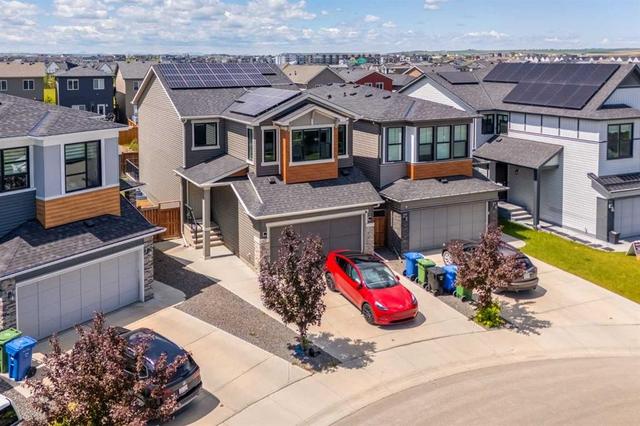 35 Howse Manor NE Calgary, AB T3P 0X2