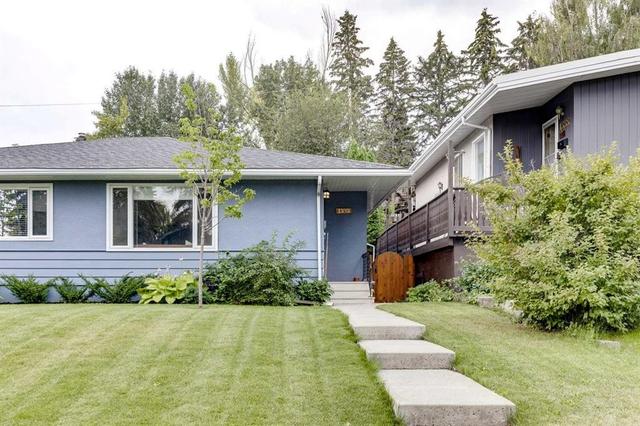 1333 Rosehill Drive NW Calgary, AB T2K 1M3