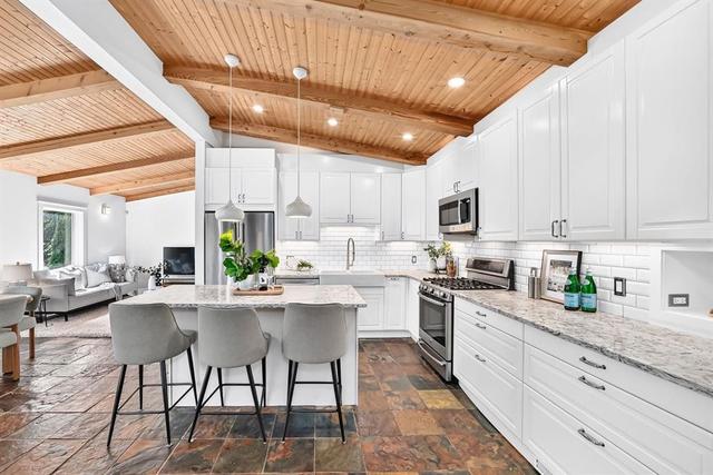 2623 Glenmount Drive SW Calgary, AB T3E 4C2
