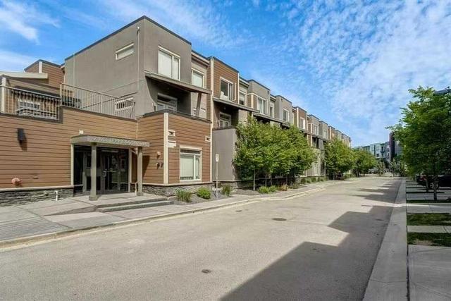 216-10 Westpark Link SW Calgary, AB T3H 0Y5
