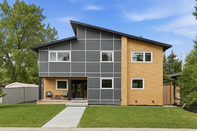 349 Capri Avenue NW Calgary, AB T2L 0J5