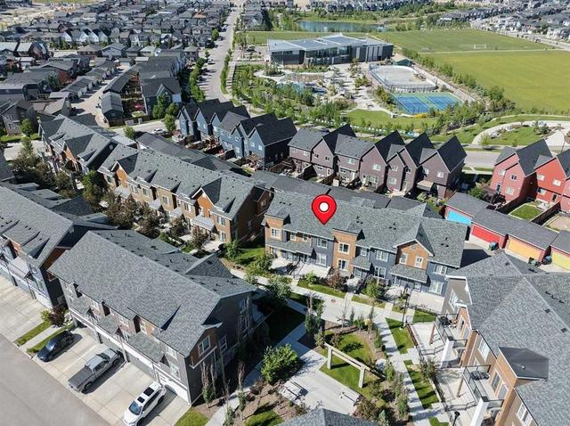 156 Livingston Common NE Calgary, AB T3P 1K1