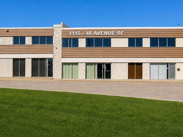 4-1115 48 Avenue SE Calgary, AB T2G 2A7