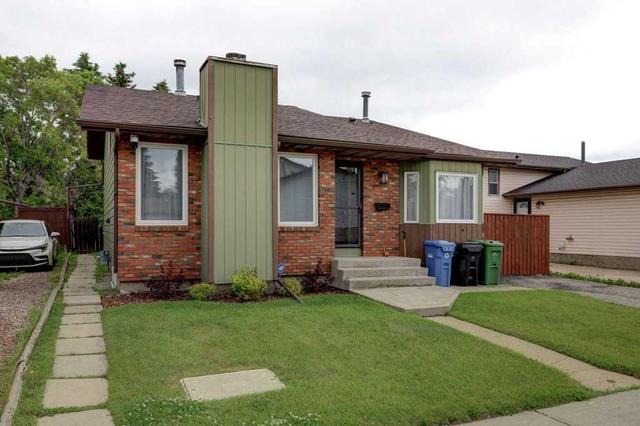376 Whitlock Way NE Calgary, AB T1Y 5C7