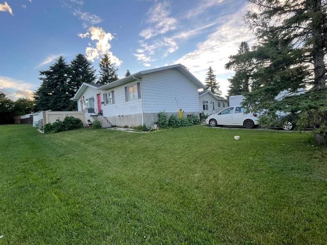 112 Huntstrom Drive NE Calgary, AB T2K 5T5