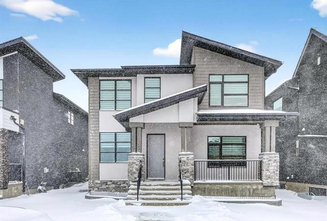 95 Rock Lake View NW Calgary, AB T3G 0E9