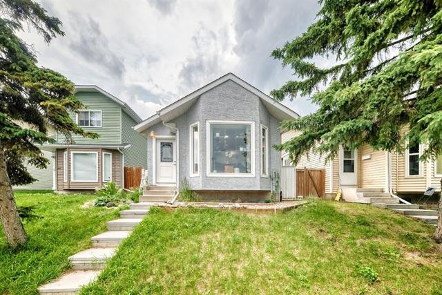 46 Dovercliffe Way SE Calgary, AB T2B 2C6