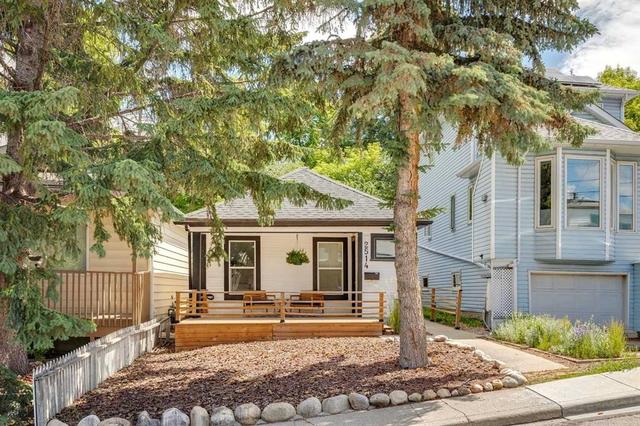 2514 16A Street SW Calgary, AB T2T 4K5