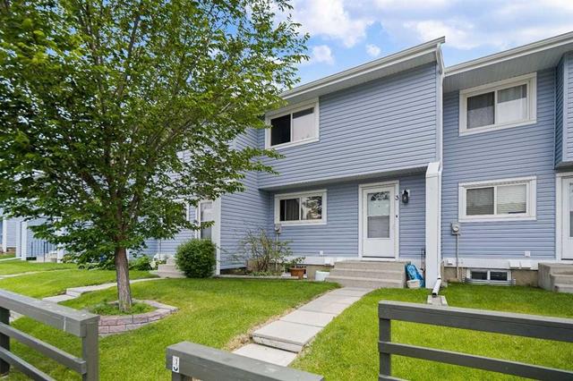 3-195 Manora Place NE Calgary, AB T2A 5J8