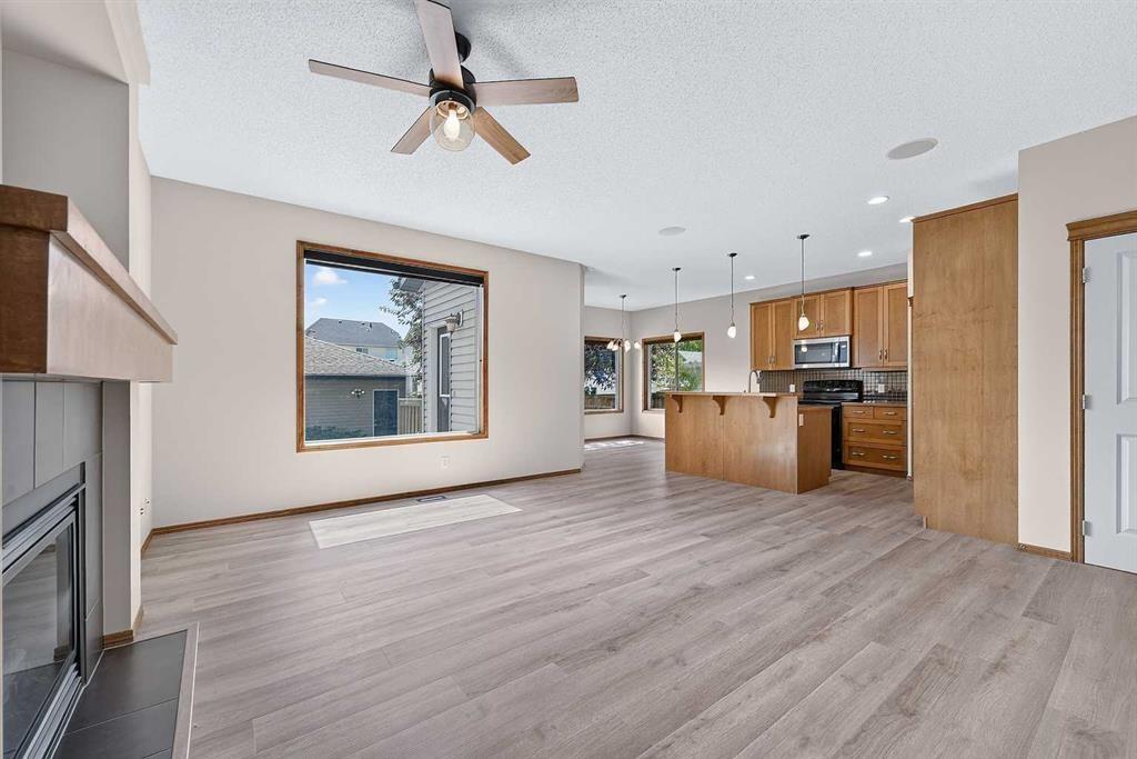 249 Elgin Manor Se, Calgary, AB - Indoor With Fireplace