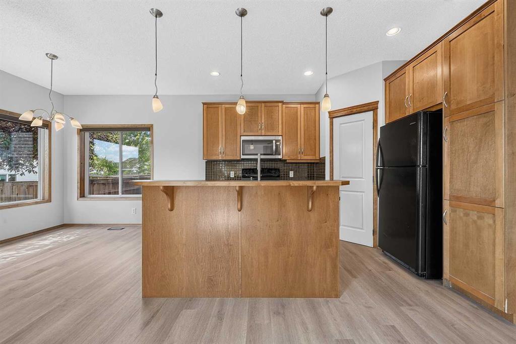 249 Elgin Manor Se, Calgary, AB - Indoor Photo Showing Kitchen