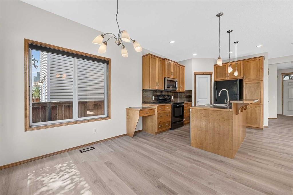 249 Elgin Manor Se, Calgary, AB - Indoor Photo Showing Kitchen