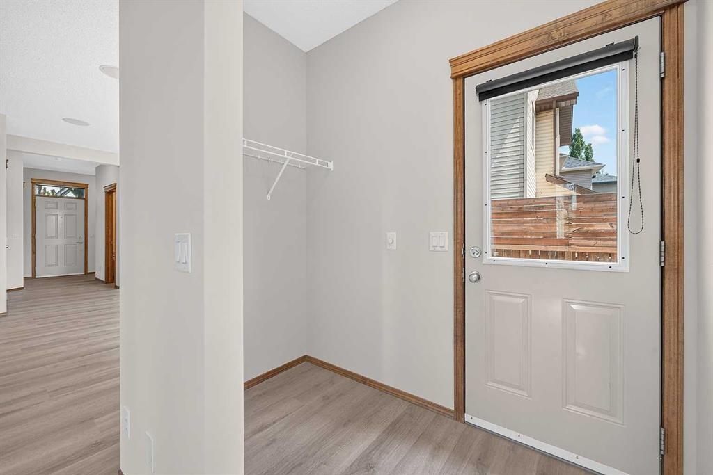 249 Elgin Manor Se, Calgary, AB - Indoor Photo Showing Other Room