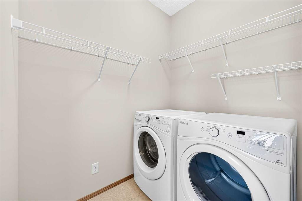 249 Elgin Manor Se, Calgary, AB - Indoor Photo Showing Laundry Room