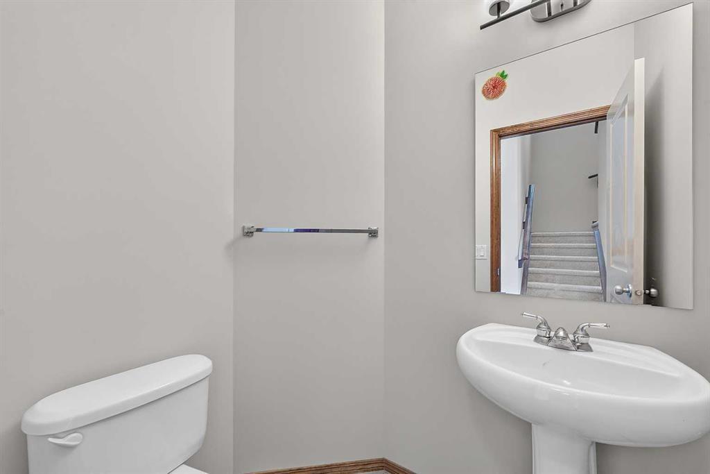 249 Elgin Manor Se, Calgary, AB - Indoor Photo Showing Bathroom