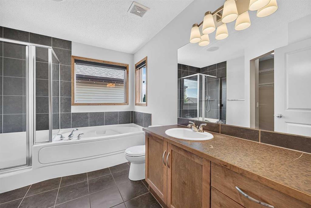 249 Elgin Manor Se, Calgary, AB - Indoor Photo Showing Bathroom