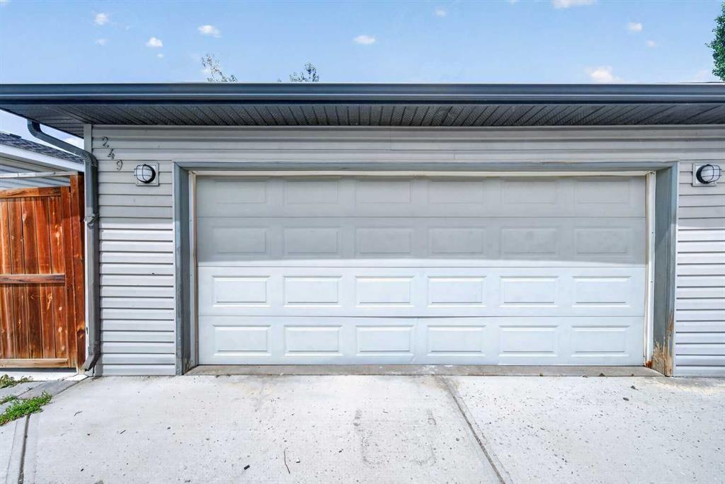249 Elgin Manor Se, Calgary, AB - Outdoor With Exterior