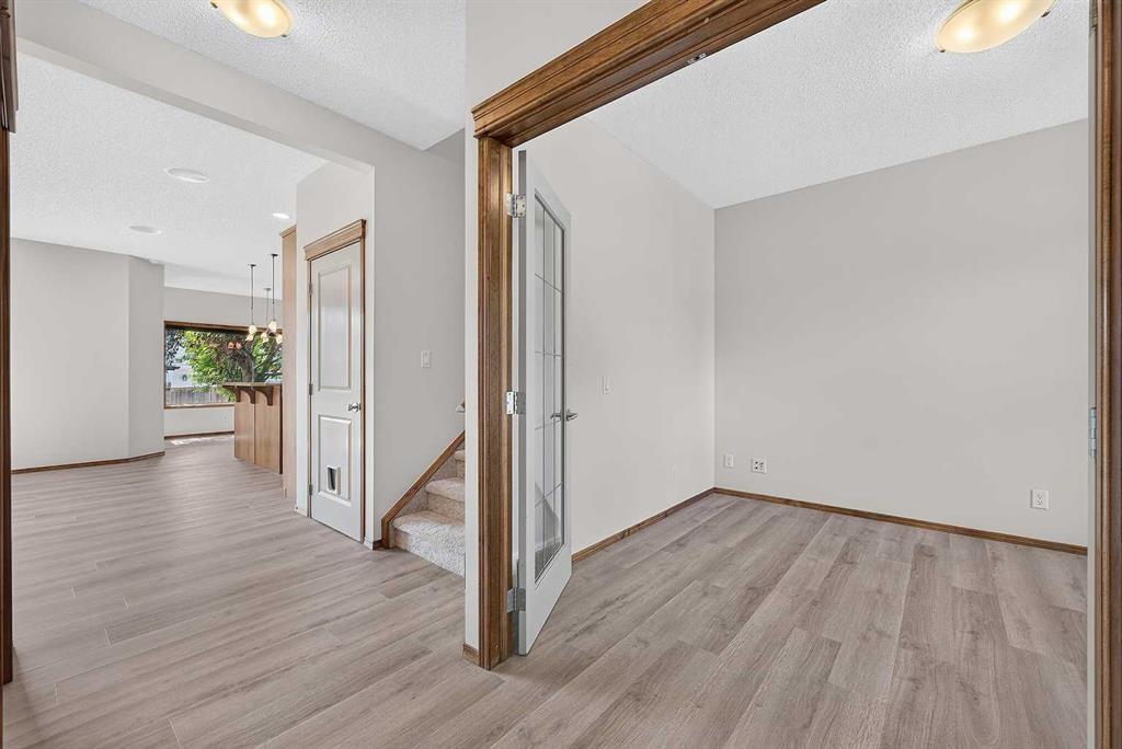 249 Elgin Manor Se, Calgary, AB - Indoor Photo Showing Other Room