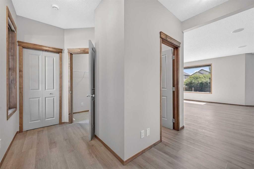 249 Elgin Manor Se, Calgary, AB - Indoor Photo Showing Other Room