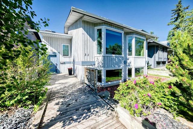 31 Ranchridge Way NW Calgary, AB T3G 1Z8