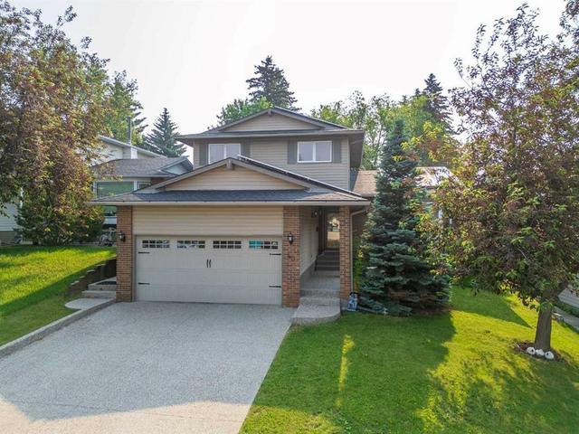 40 Silver Ridge Court NW Calgary, AB T3B 4V5