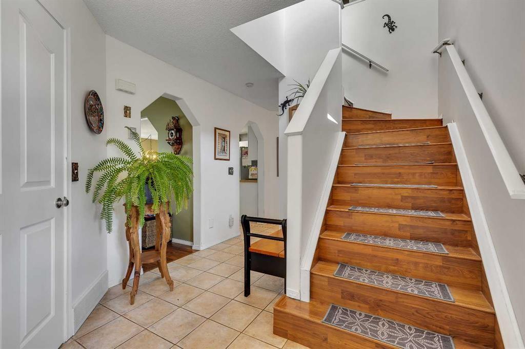 626 Saddlecreek Way Ne, Calgary, AB 