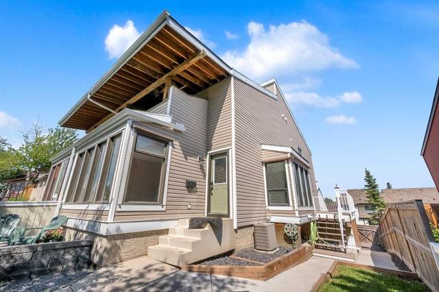 15 Ranch Glen Drive NW Calgary, AB T3G 1T2