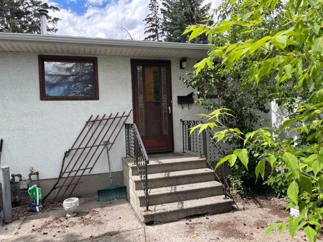 3207 Castle Road NW Calgary, AB T2M 4K6