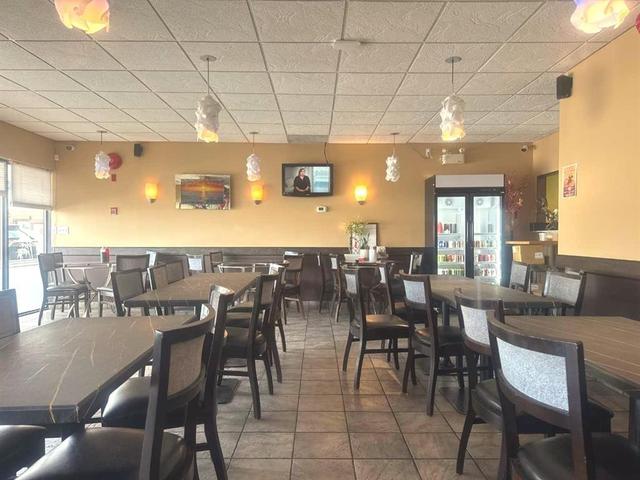 10-11225 30 Street SW Calgary, AB T2W 4N5