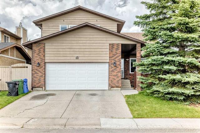 88 Castlefall Way NE Calgary, AB T3J 1M7